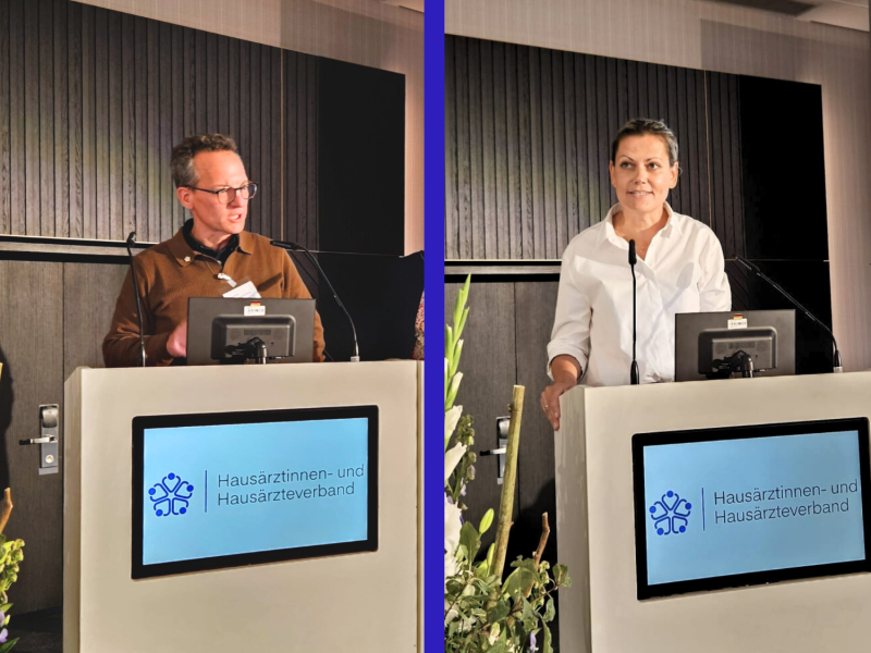 Ruben Bernau (links) und Dr. Nadja Jesswein (rechts) halten eine Rede auf der Bundesdelegiertenversammlung des Hausärztetages.